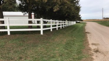 3 Rail White Vinyl Fence