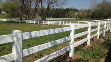 3 Rail White Vinyl Fence