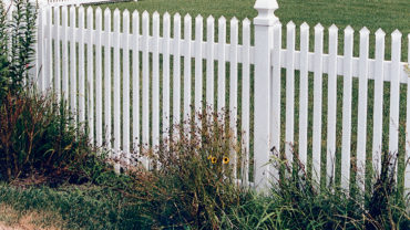 Georgetown Vinyl Fence with Gothic Caps