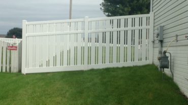 Kensington 6' tall Vinyl Fence