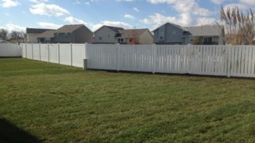 Lakeview Vinyl Fence