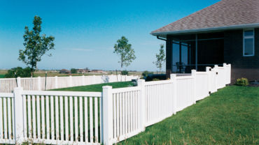 Malibu Stepped Vinyl Fence