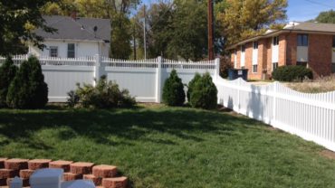 Montauk Scallop Vinyl Fence