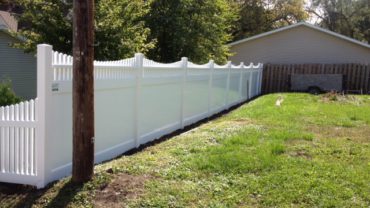 Montauk Scallop Vinyl Fence