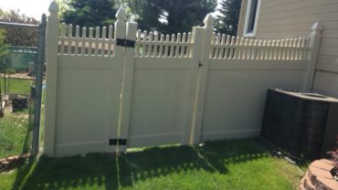 Montauk Scallop Vinyl Fence with Gothic Caps