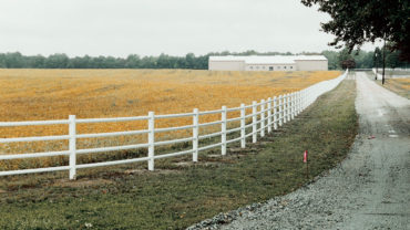 Round Rail White Vinyl Fence