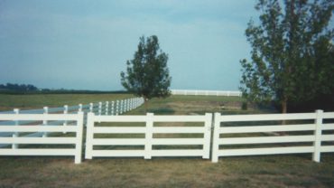 4 Rail Single Gate White Vinyl