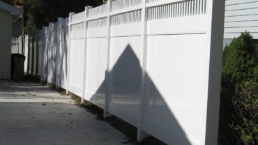 Montauk Straight White Vinyl Fence