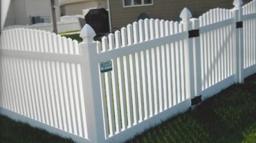 Hampton Scalloped Up Vinyl Fence