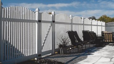 Hampton Scalloped Up Vinyl Fence