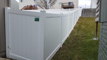 White Lakeland VInyl Fence