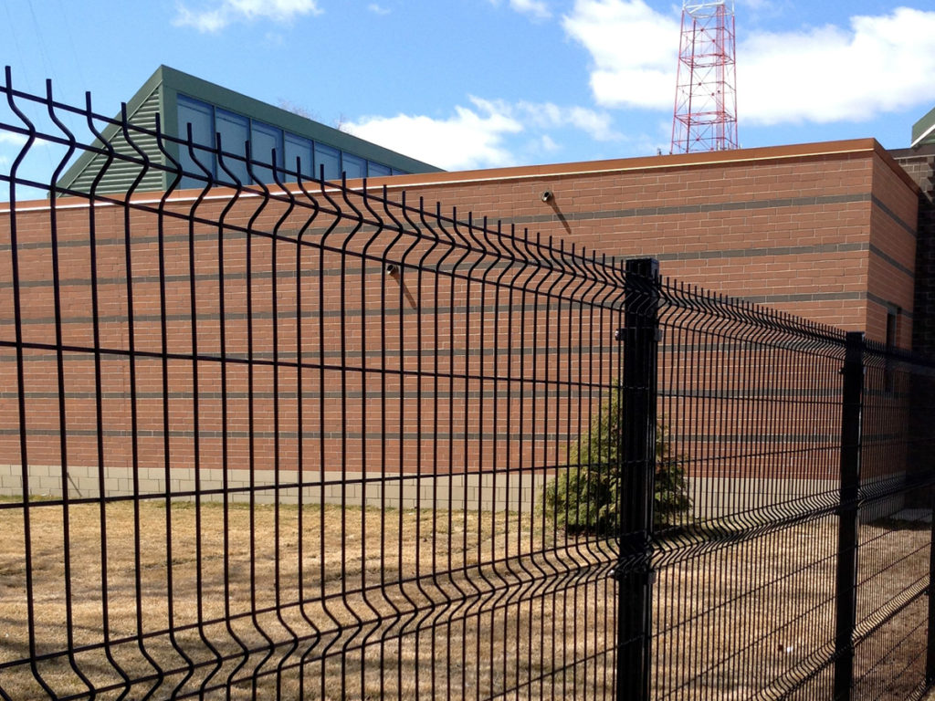 Welded wire deals fence